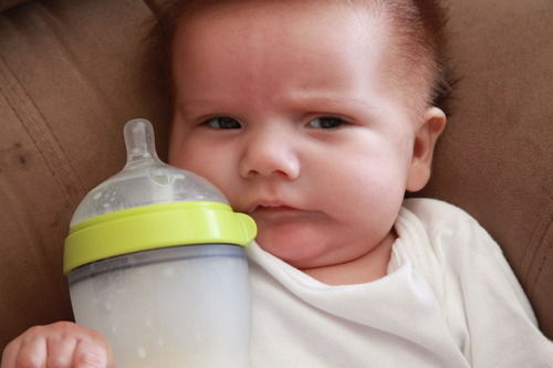宝宝奶粉过敏症状有哪些 宝宝奶粉过敏怎么办