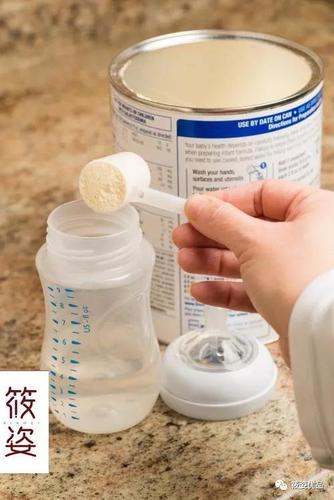 婴幼儿奶粉全称婴幼儿配方乳粉,主要适合年龄阶段为0周岁至3周岁,3
